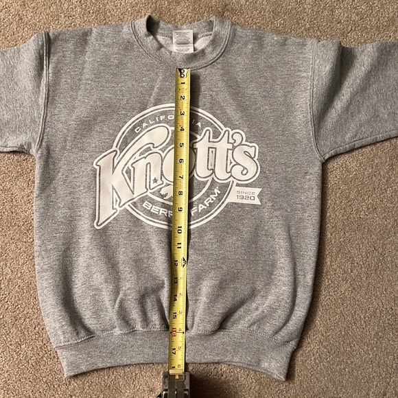 KNOTTS BERRY FARM KIDS HEATHER CREWNECK SWEATSHIRT SIZE MEDIUM - Picture 9 of 9